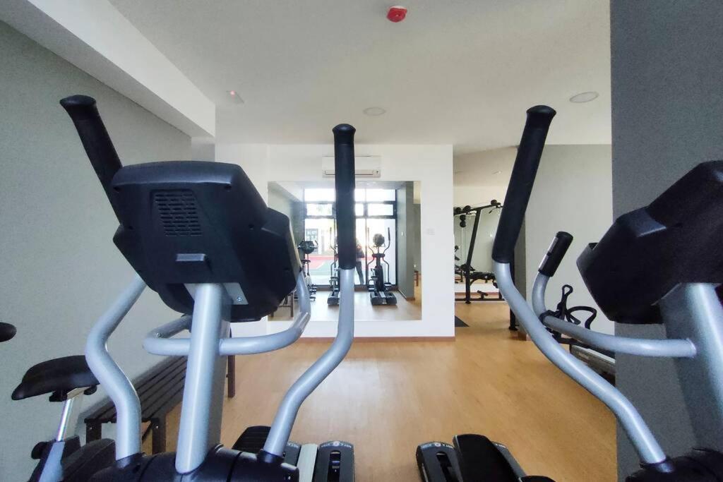 Astetica Pool & Lake View High Floor 100Mbps Wifi Netflix 세리 켐방안 외부 사진