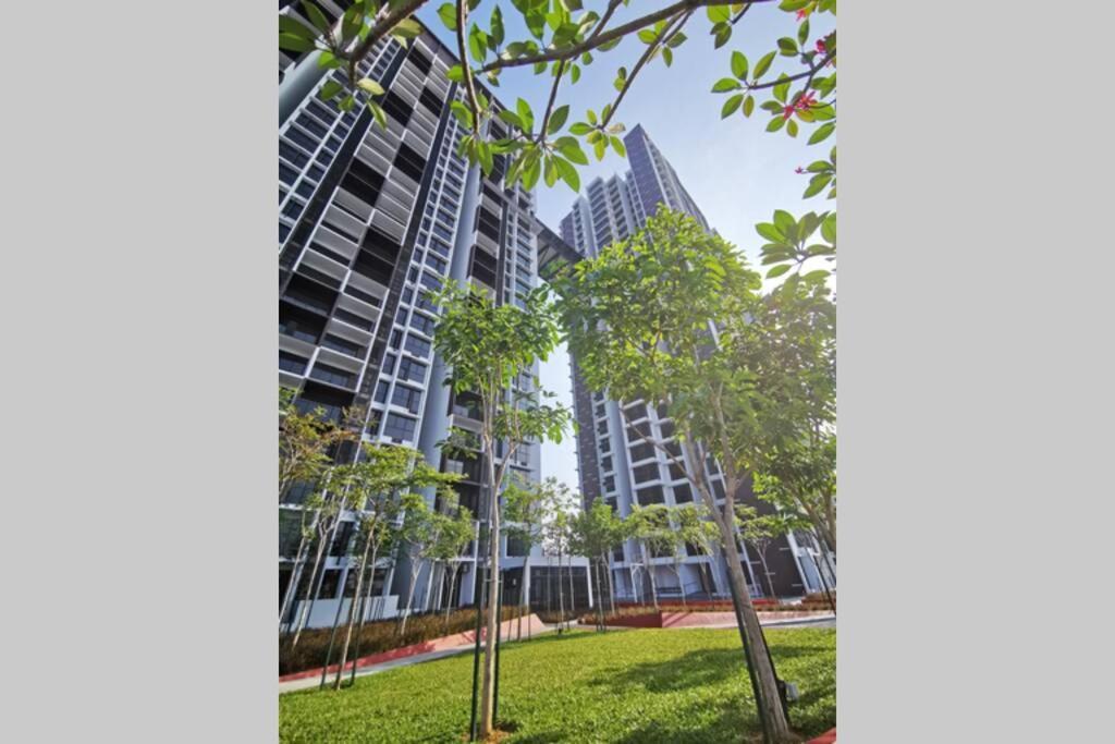 Astetica Pool & Lake View High Floor 100Mbps Wifi Netflix 세리 켐방안 외부 사진