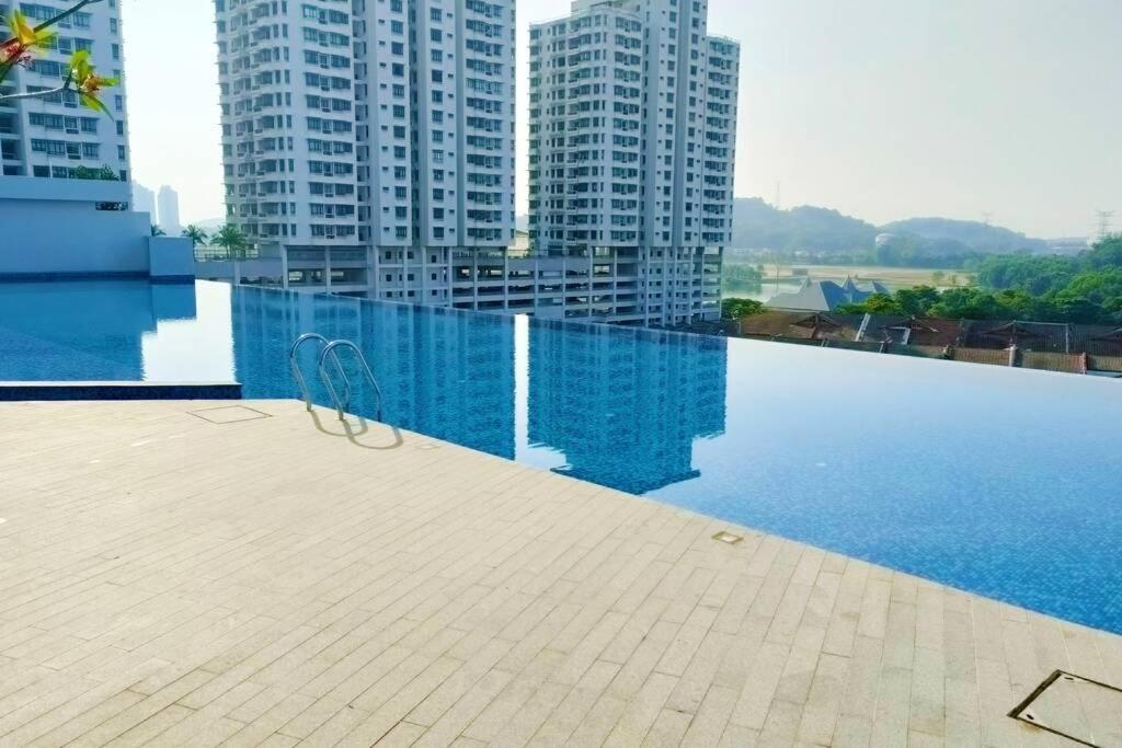 Astetica Pool & Lake View High Floor 100Mbps Wifi Netflix 세리 켐방안 외부 사진